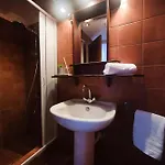 אורחן Agialos *