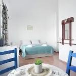 Agialos אורחן Myrties